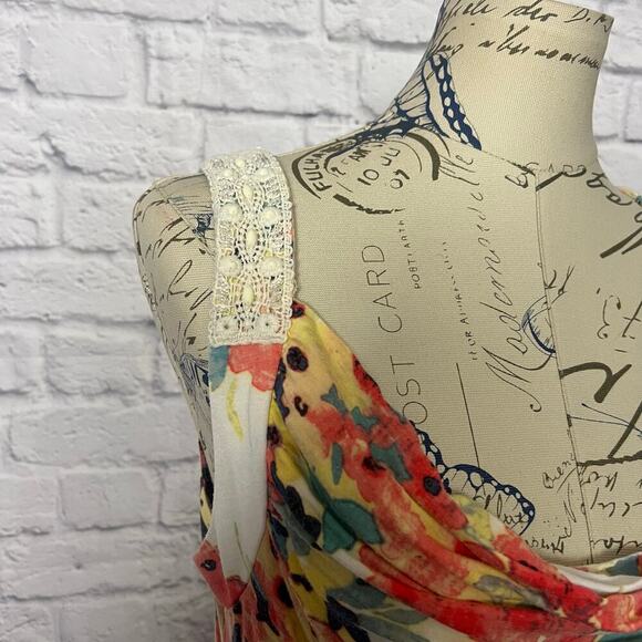 Candie’s floral Tank Top - Picture 3 of 7